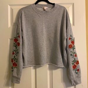 Cropped Floral Embroidered Sweatshirt